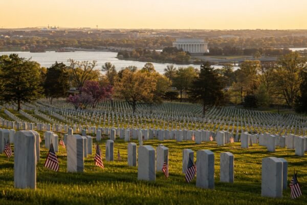 vietnamvetsarlingtonarch image1