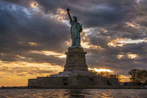 dojstatuelibertystanding image1