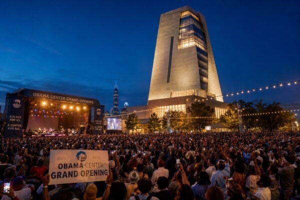 obamacentergrandopeninglineup image1