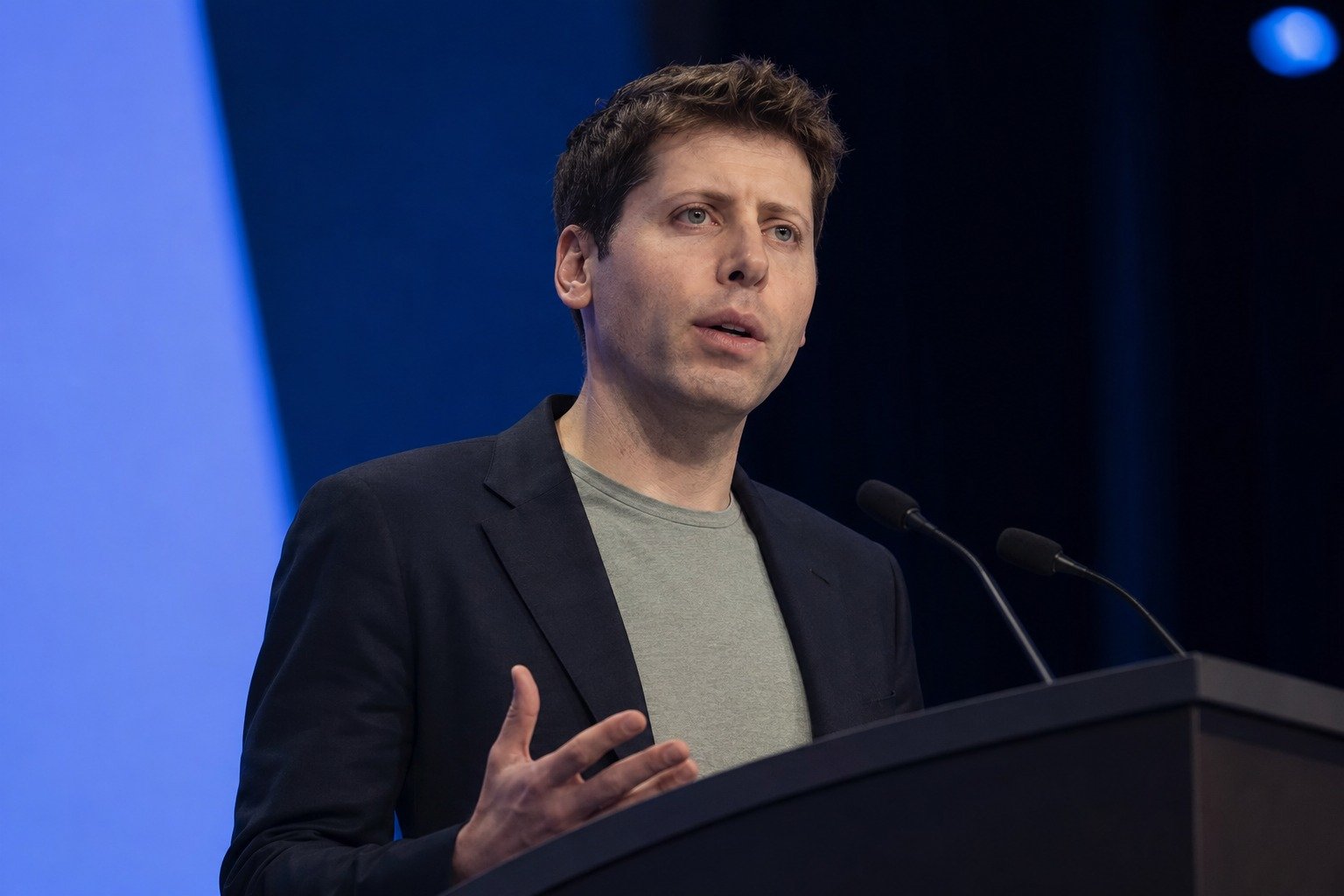 openai leaked 385 billion loss 2025 image1
