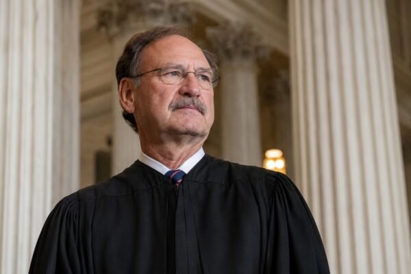 alitonotretiringscotus image1
