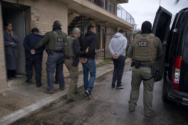 icedetains10kin5days image1