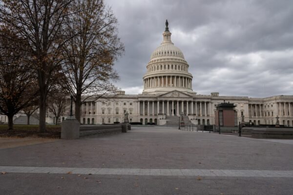SenatorsShutdownPaycheckPressure Image1 600x400