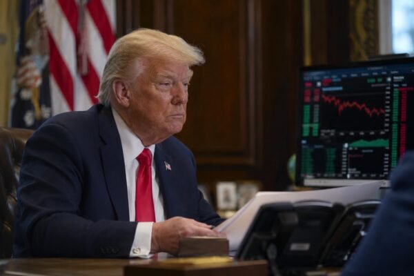 trumpdisclosure21000trades image1