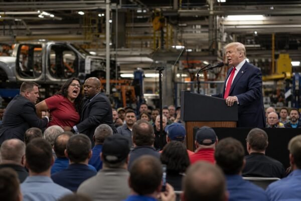 trumpmichiganepsteinheckle image1