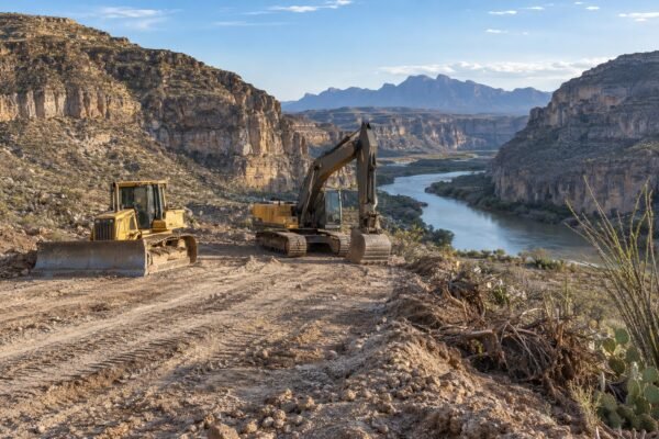 BigBendConstructionPause Image1 600x400